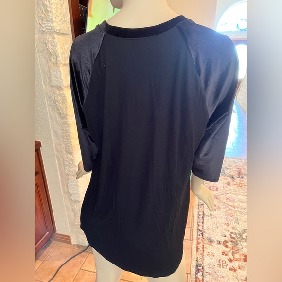 Torrid Black Velvet Sleeve Tunic Size 1 - Picture 4 of 11